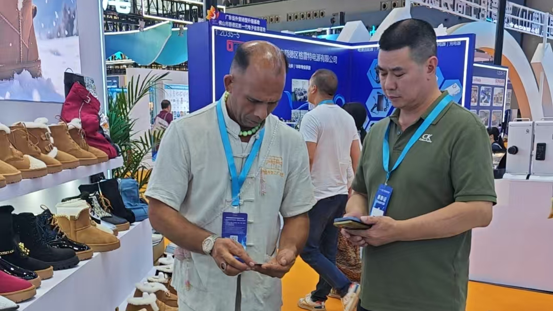"惠东女鞋产业带"展团亮相2025中国(广州)跨境电商交易会广获青睐,客商云集订单喜人(图12) _cgi-bin_mmwebwx-bin_webwxgetmsgimg__&MsgID=8110227739235613648&skey=@crypt_41a3284a_da47830089e00c54a6b97f0d16f6e623&mmweb_appid=wx_webfilehelper.jpg