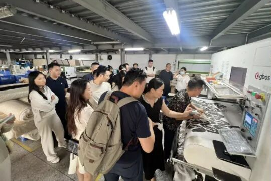 深入产业实地对接，跨境卖家现场达成合作采购金额近200万元(图1)